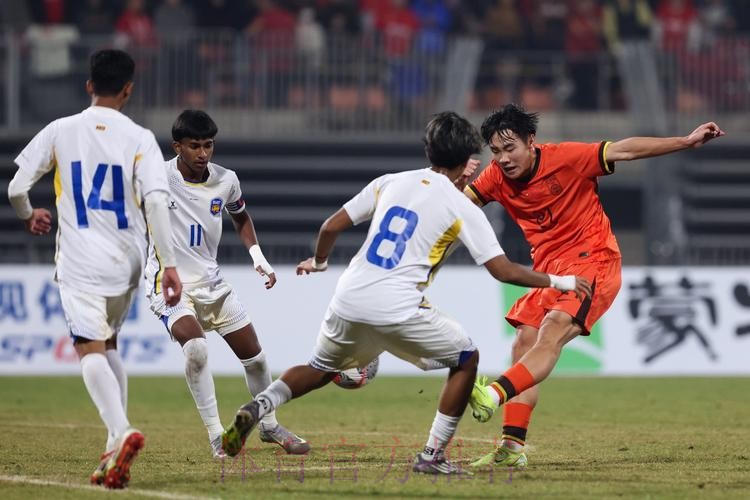 高歌猛进 中国U-16男足8球大胜斯里兰卡队 高歌猛进 中国U-16男足8球大胜斯里兰卡队